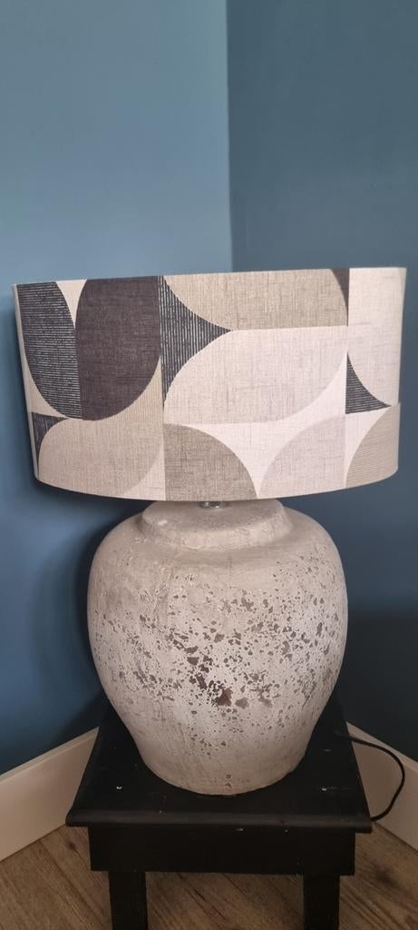 Robuuste tafellamp met moderne kap - 40x30 cm, Gebruikt, 50 tot 75 cm, Antiek, Modern, Ophalen of Verzenden