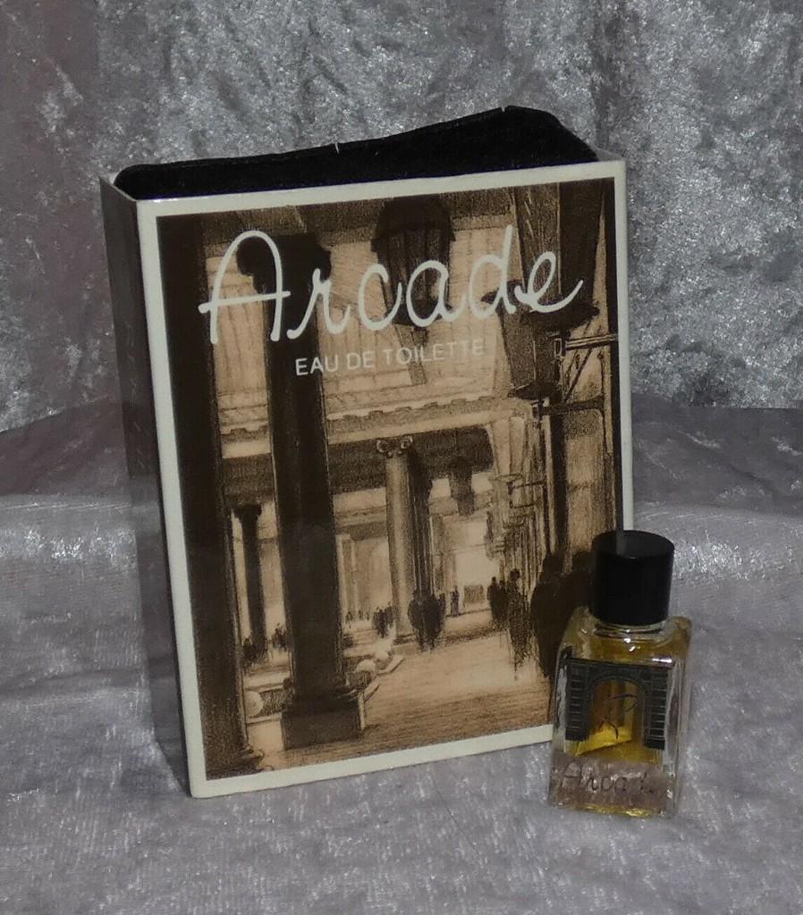 Volle parfum mini  Arcade + doosje, Verzamelen, Parfumverzamelingen, Ophalen of Verzenden, Zo goed als nieuw, Miniatuur, Gevuld