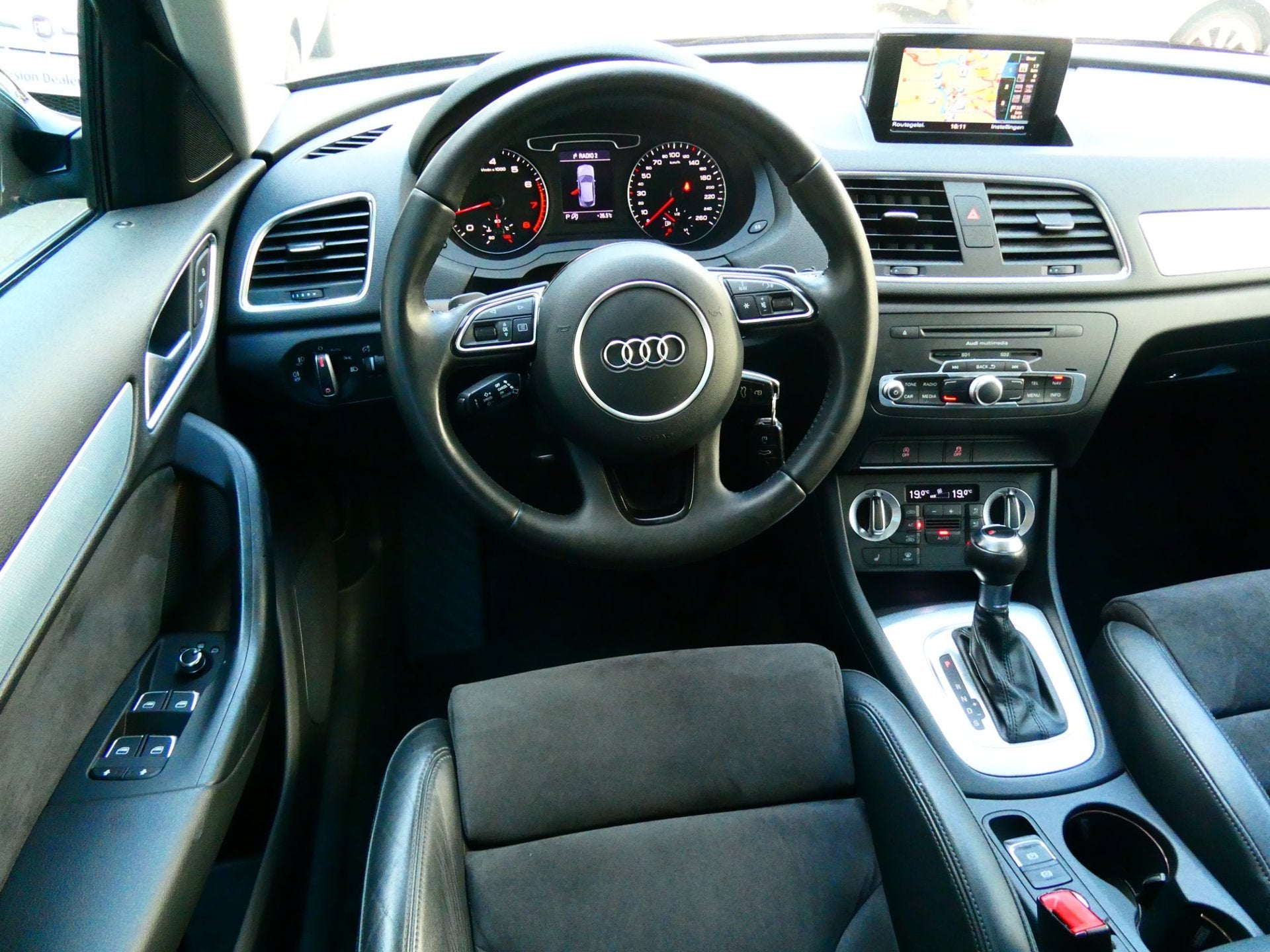 Audi Q3 2.0 TFSI Quattro 211pk Automaat Clima Navi PDC Xenon, Euro 5, Gebruikt, 4 cilinders, Zwart