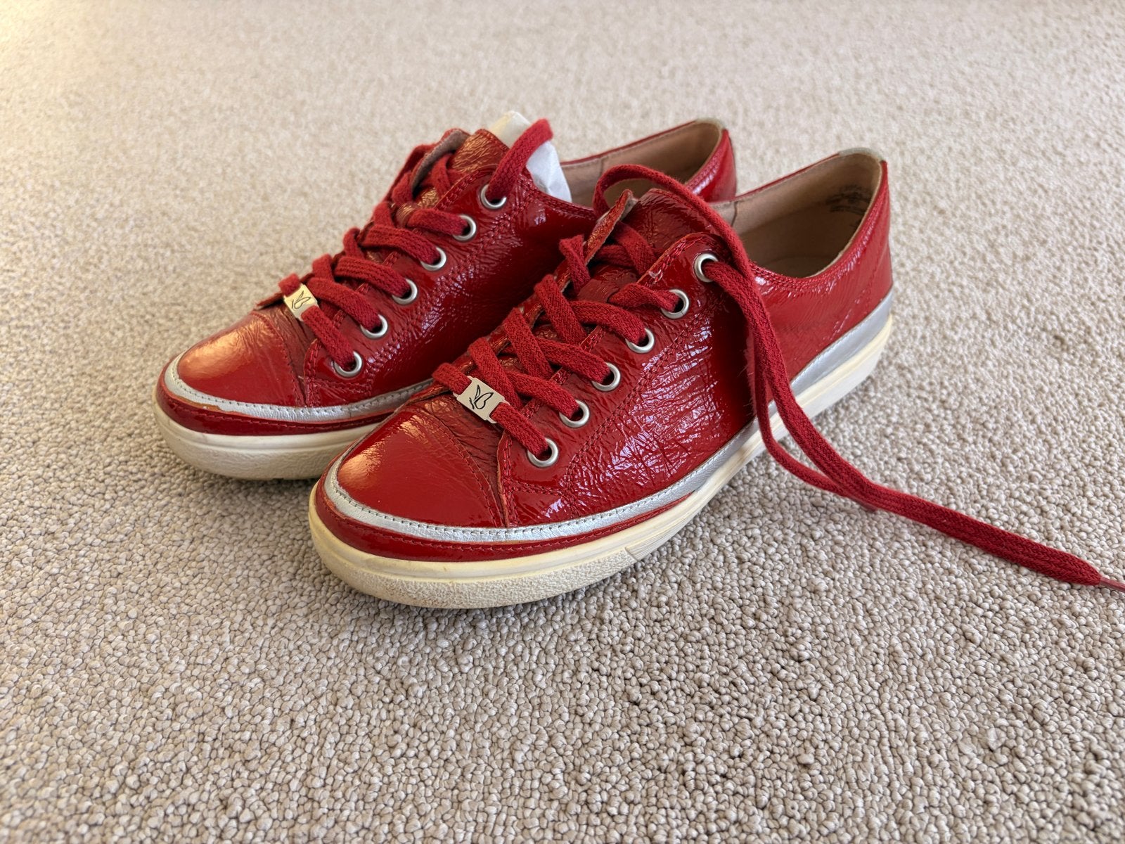 Caprice rode lakleren sneakers maat 38, Kleding | Dames, Ophalen of Verzenden, Nieuw, Rood, Sneakers of Gympen
