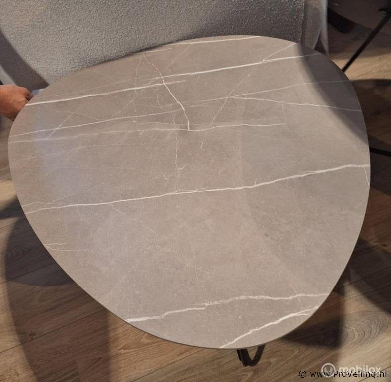 Online Veiling: Bree's New World Salontafel Twinny