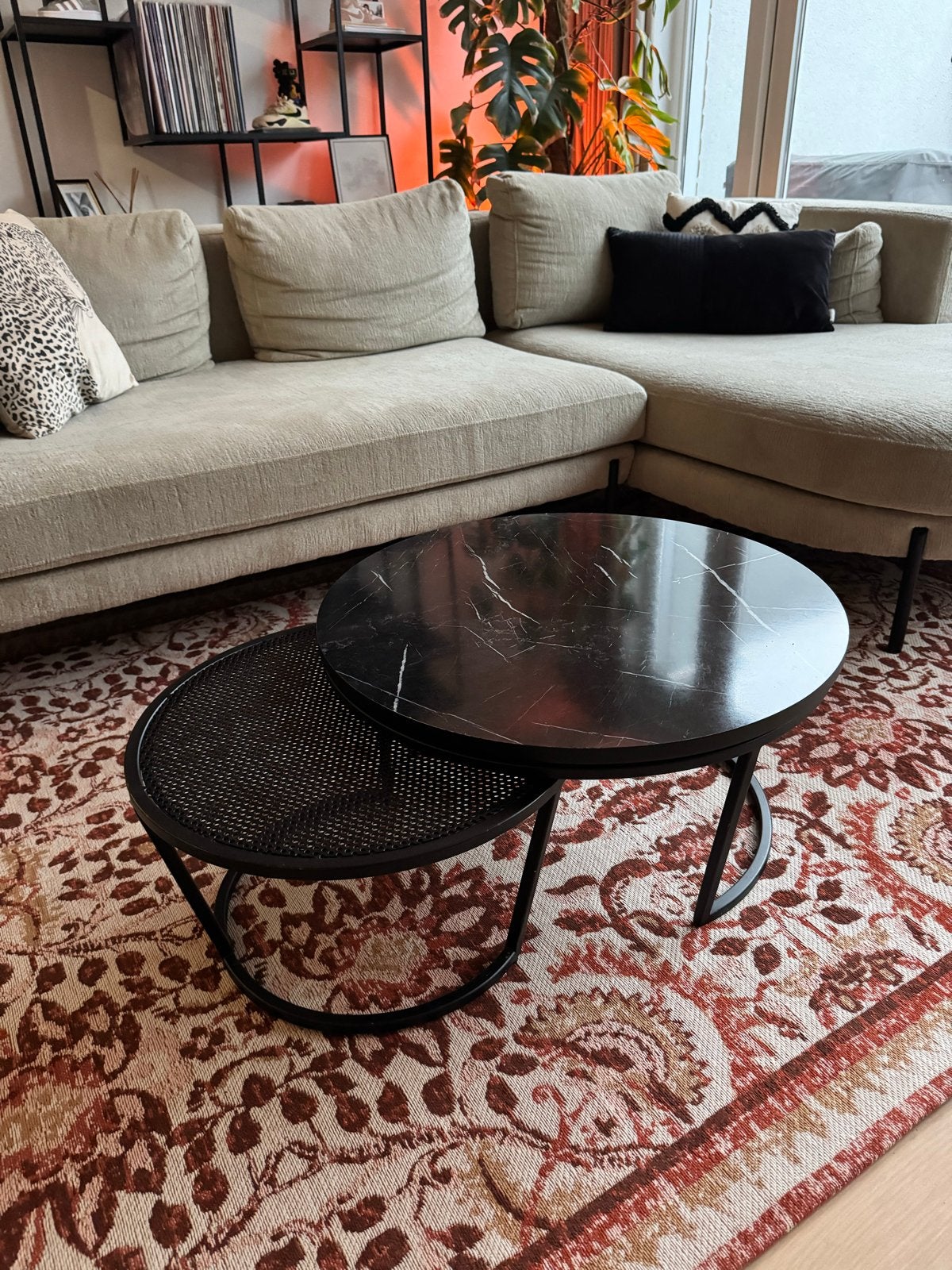Set van 2 salontafels - Zwart marmerlook en rotan, Huis en Inrichting, Ophalen, 50 – 75, Rond, 50 tot 100 cm