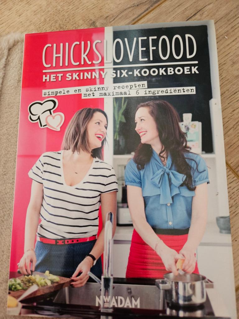 CHICKS LOVE FOOD: Het Skinny Six-Kookboek, Chicks Love Food, Hoofdgerechten, Ophalen of Verzenden, Zo goed als nieuw
