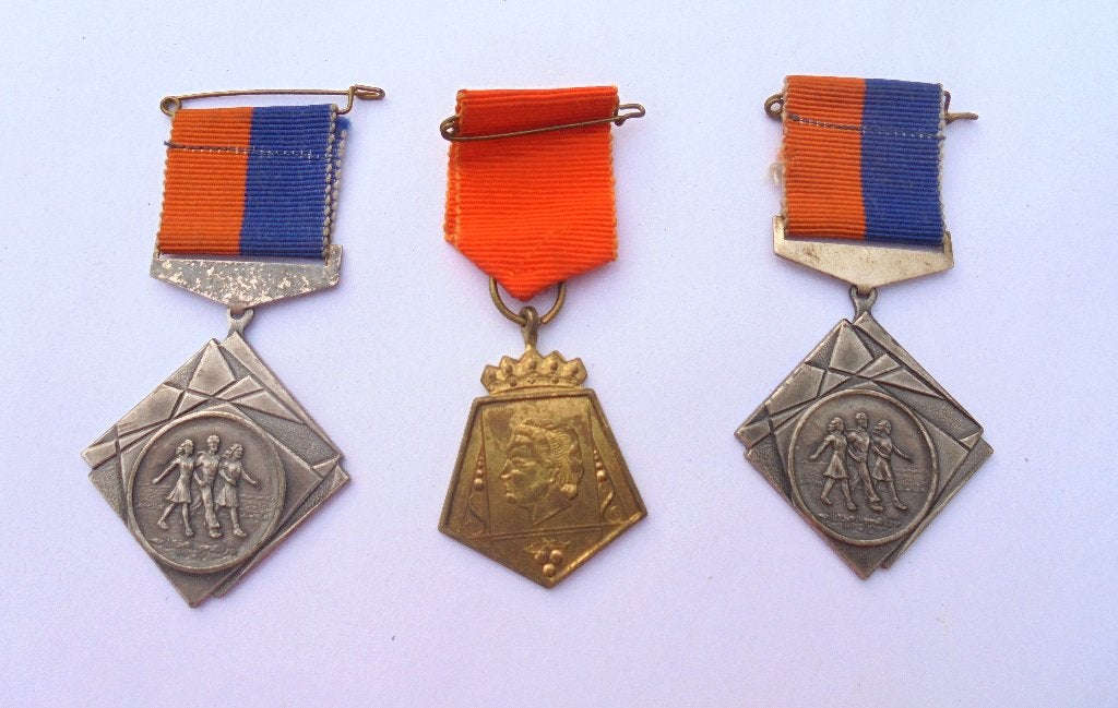3 Medailles Dongen: Koningin Juliana & Speurtocht 1971, Ophalen of Verzenden, Overige materialen, Nederland