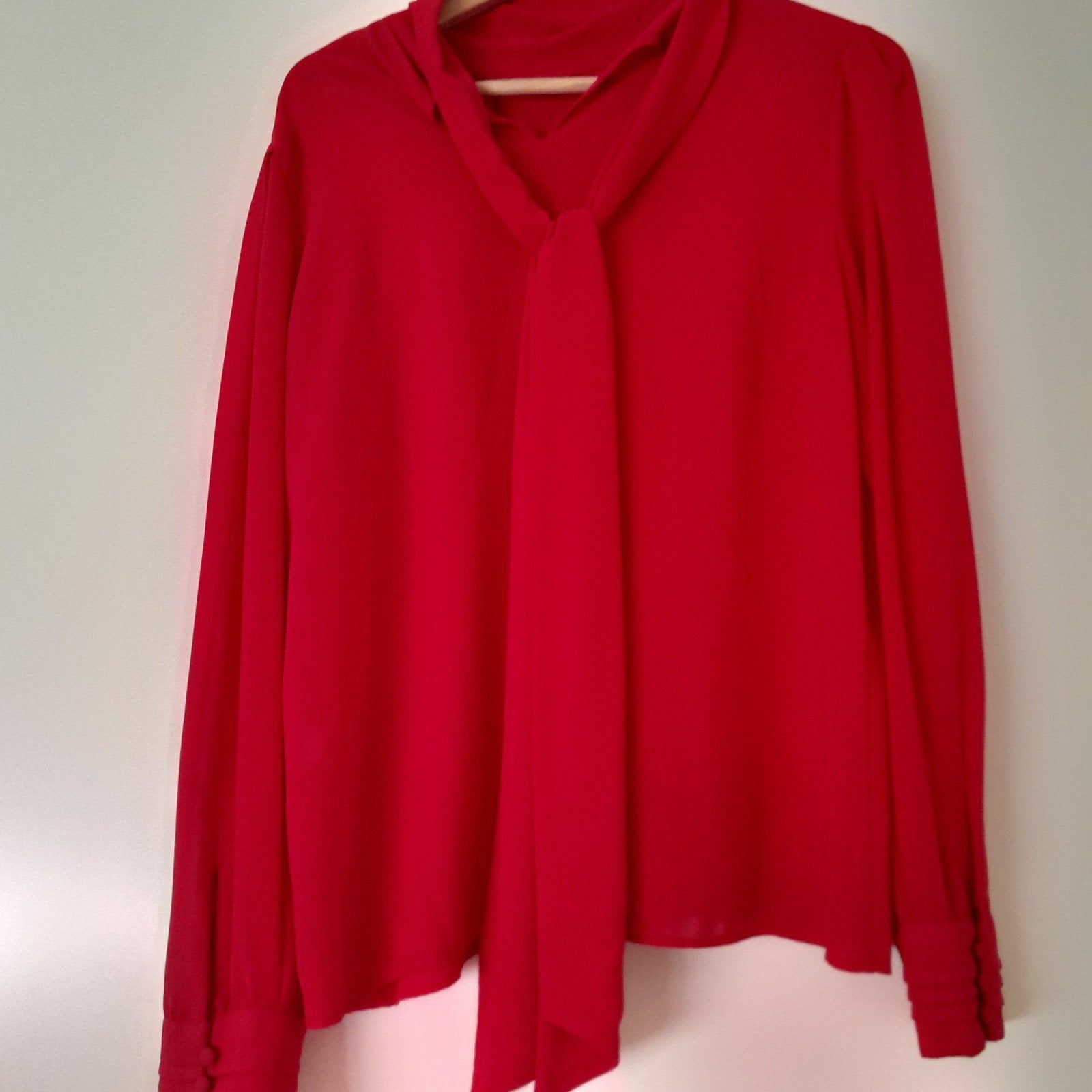 Nieuwe rode blouse met strik van Zara, maat L, Zara, Maat 42/44 (L), Nieuw, Ophalen of Verzenden