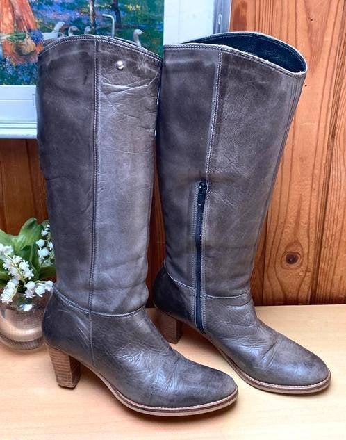 Taupe kleur laarzen maat 37 [DM], Hoge laarzen, Overige kleuren, Ophalen of Verzenden, Zo goed als nieuw