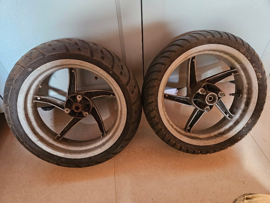 Velgen set Aprilia SR DD SR50 dubbel disk wiel velg grijs, Fietsen en Brommers, Aprilia, SR, Ophalen of Verzenden, Zo goed als nieuw