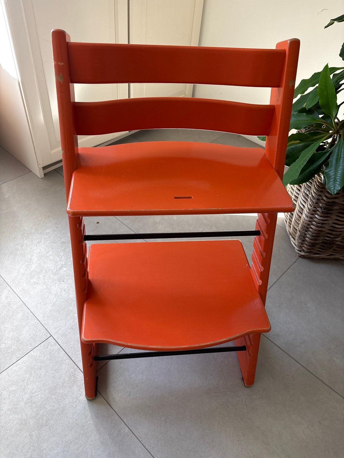 Stokke Tripp Trapp kinderstoel - Oranje, Kinderen en Baby's, Ophalen of Verzenden, Gebruikt, Meegroeistoel