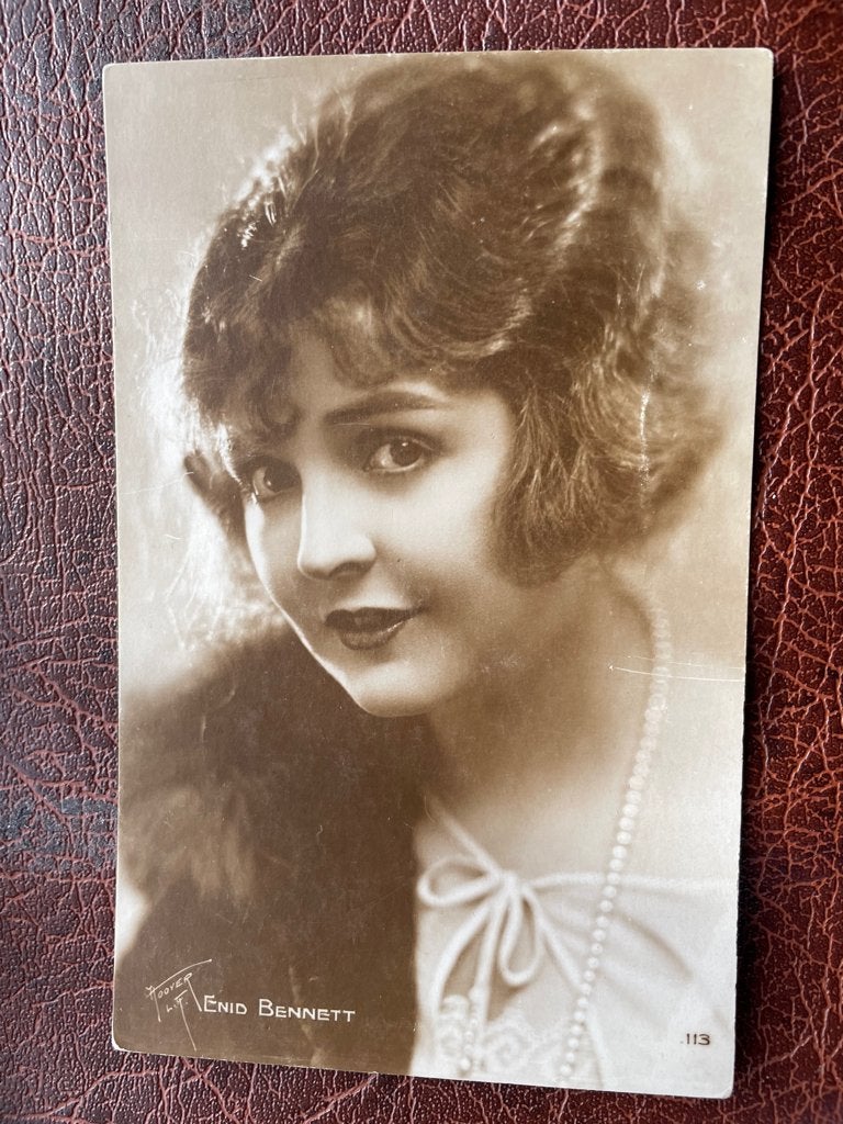 ansichtkaart / kaart van Enid Bennett., Verzamelen, Verzenden, 1920 tot 1940, Sterren en Beroemdheden