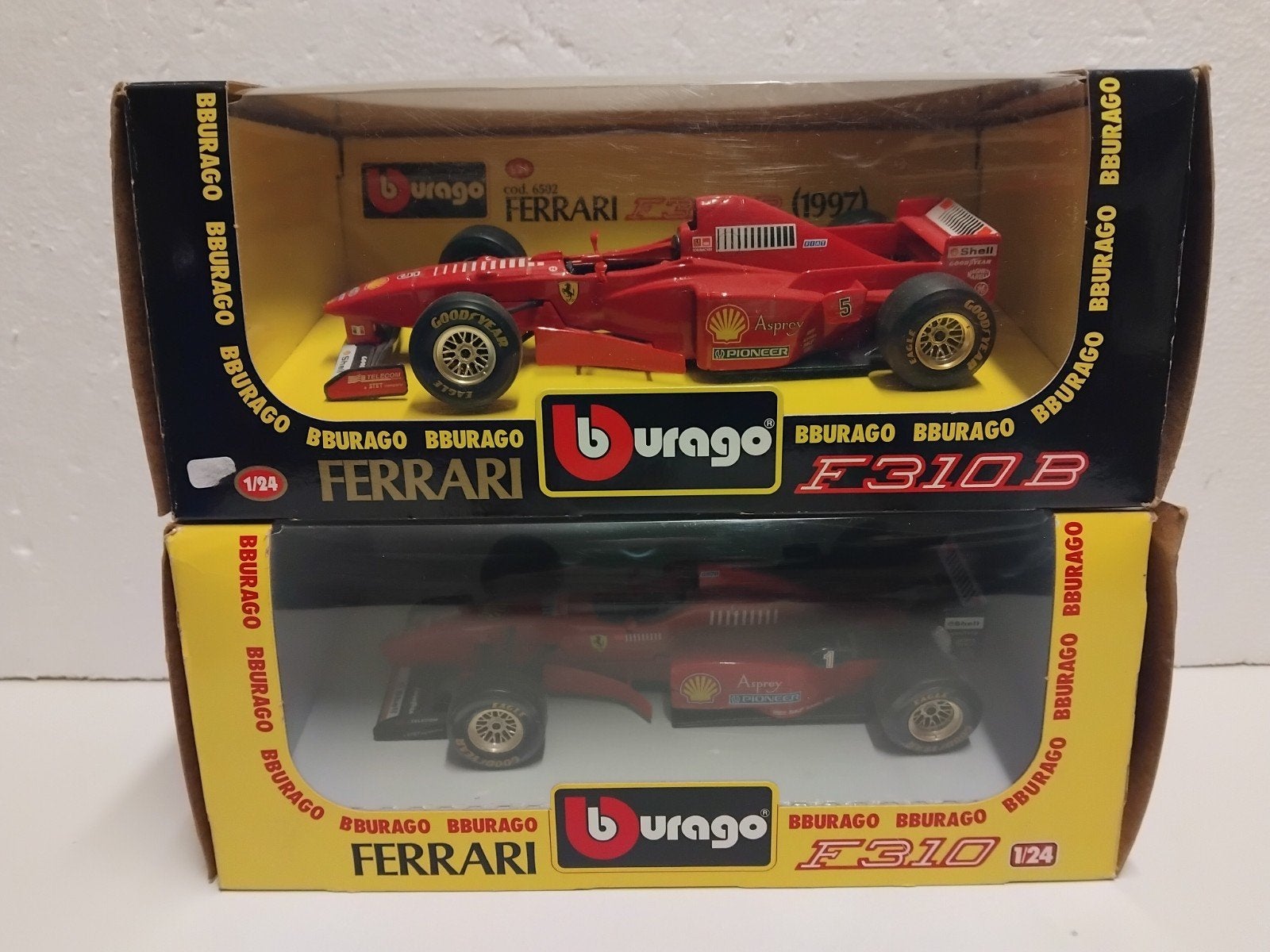2x Bburago 1:24 Ferrari F310 F1 Schumacher Formule 1, Hobby en Vrije tijd, Modelauto's | 1:24, Ophalen of Verzenden, Zo goed als nieuw
