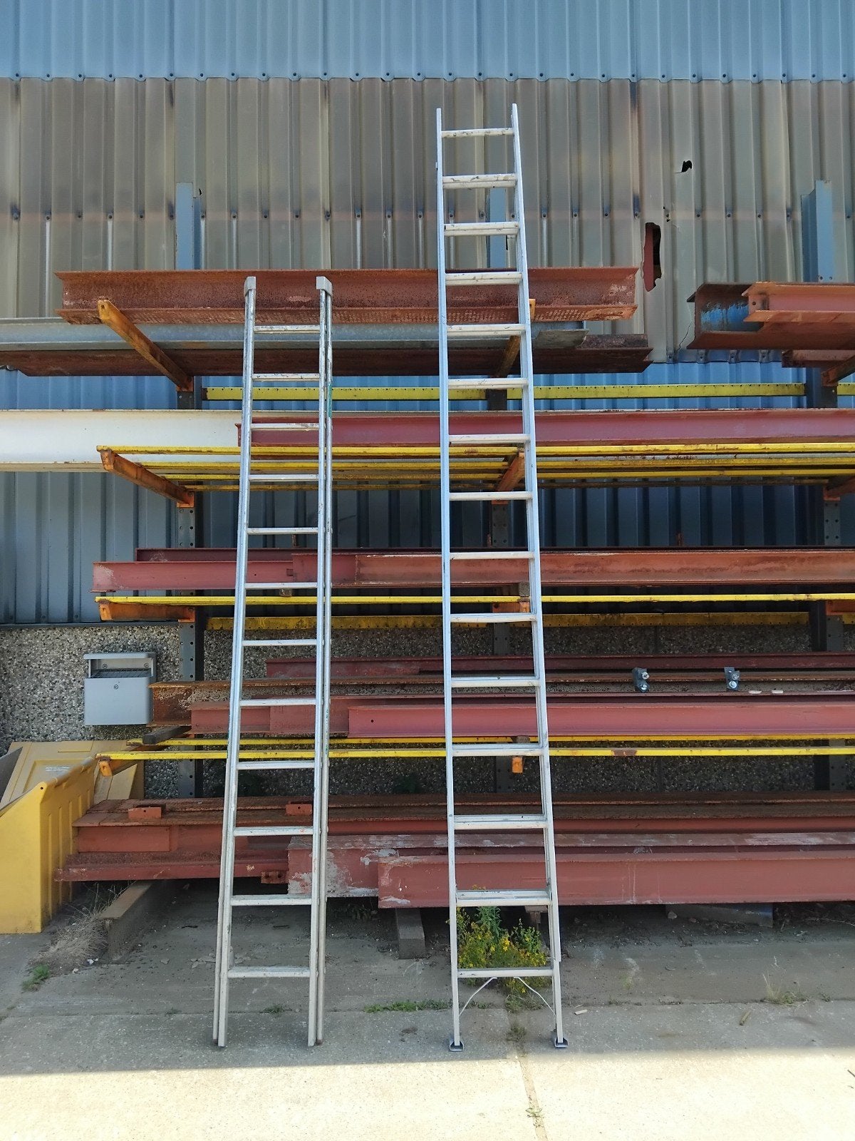 2x 2-delige ladder - 1x 2x12 treden, 1x 2x14 treden, Ophalen, Gebruikt, Onbekend, Onbekend