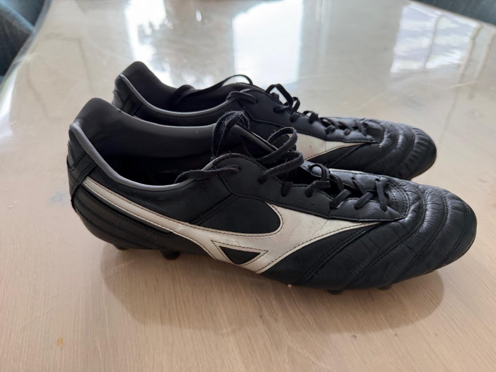 Mizuno voetbalschoenen - Zwart/Wit 43,5, Maat XS of kleiner, Ophalen of Verzenden, Gebruikt, Schoenen