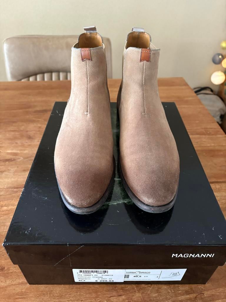 Magnanni Chelsea laarsjes beige - Maat 40,5, Ophalen of Verzenden, Zo goed als nieuw, Overige kleuren, Boots