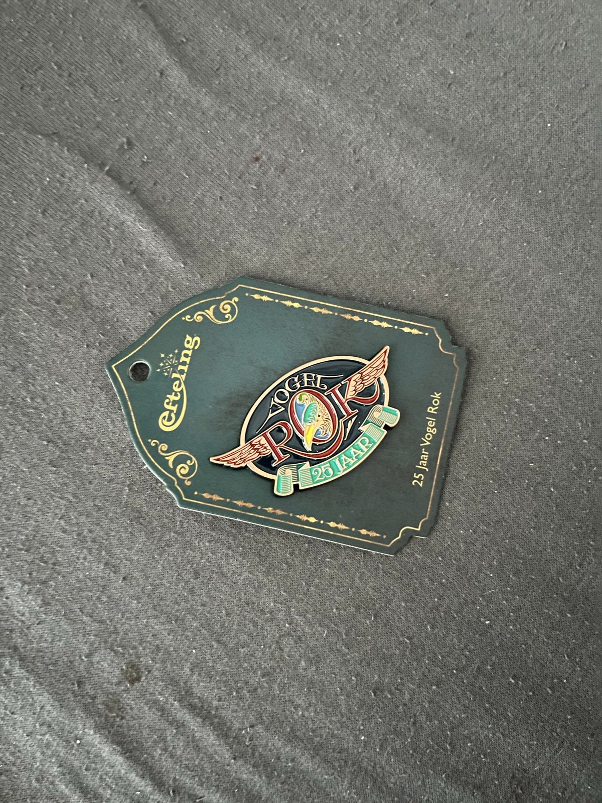 Efteling Vogel Rok 25 jaar jubileum pin, Verzamelen, Ophalen of Verzenden, Nieuw, Button of Speldje