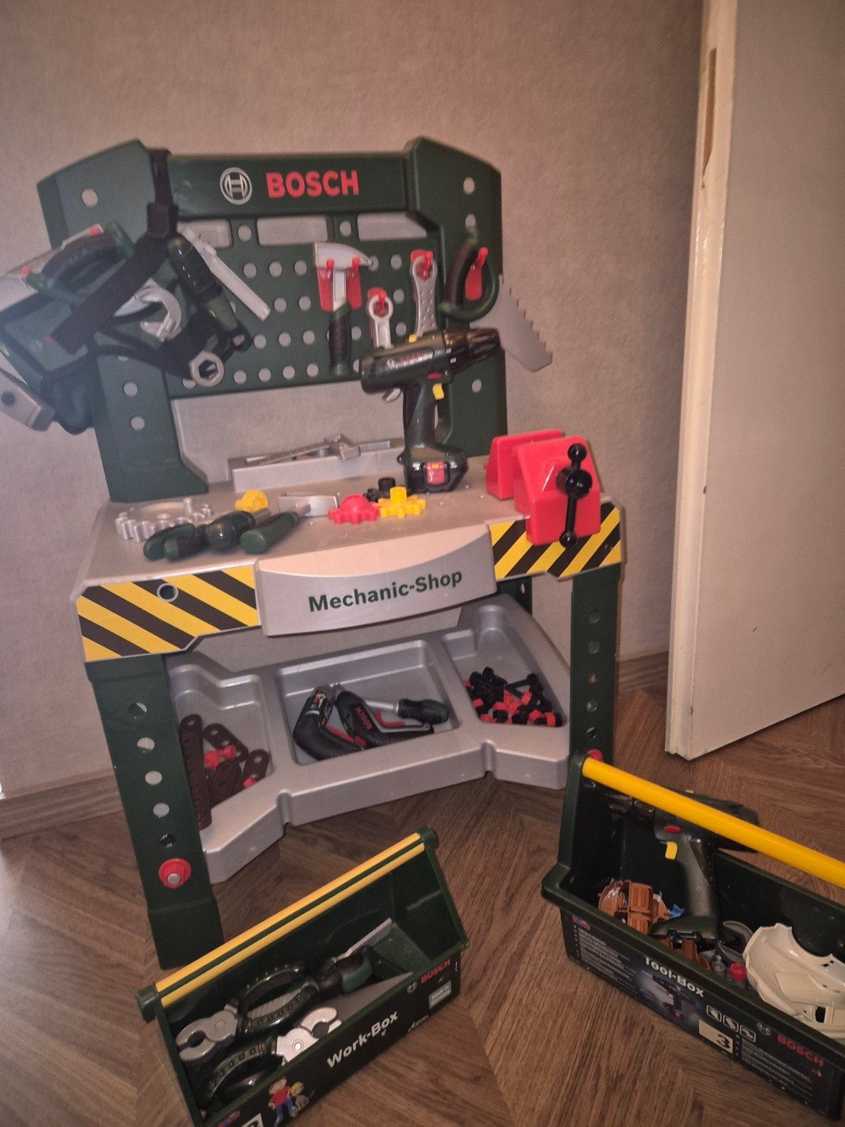 Bosch Gereedschap Set voor Kinderen - Werkbank & Koffers, Kinderen en Baby's, Ophalen of Verzenden, Gebruikt, Bouwen, Met geluid