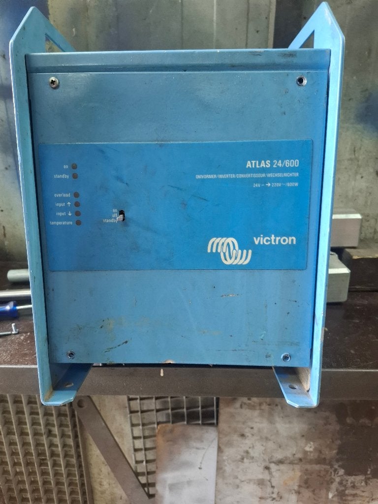 Omvormer 24/230/600, Ophalen of Verzenden, Gebruikt, Overige typen, 200 wattpiek of meer