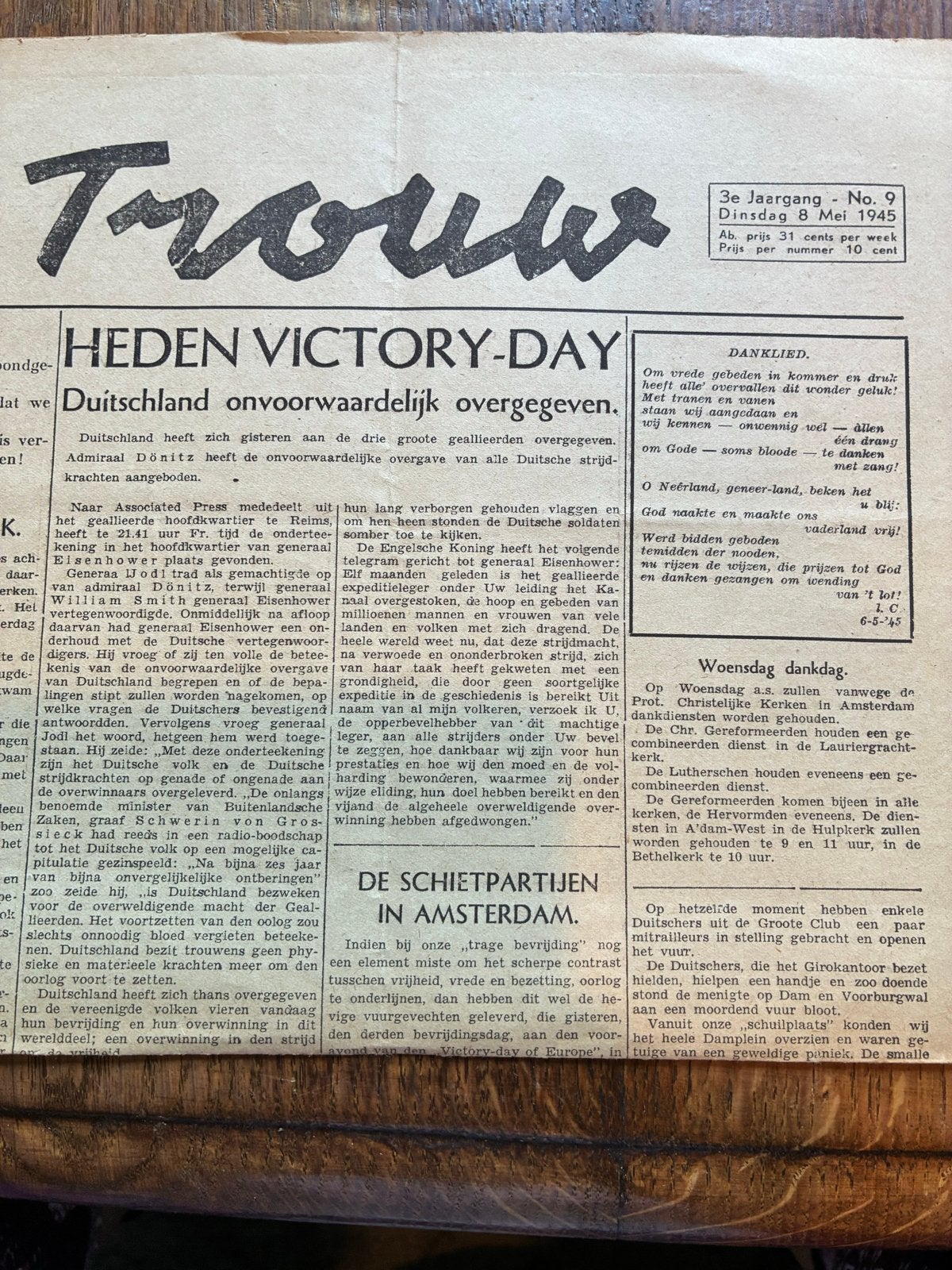 Trouw Krant - Heden Victory-Day - 8 Mei 1945, Ophalen of Verzenden, Gelezen, Krant