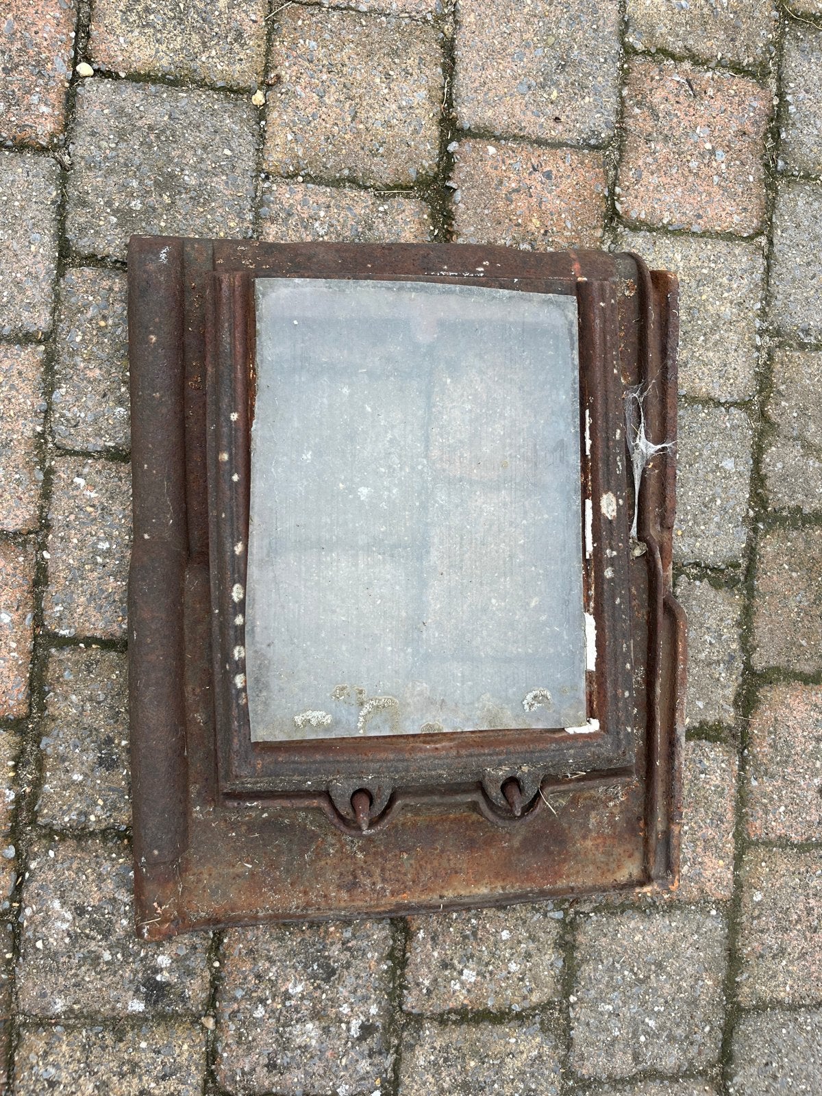 Antiek gietijzeren raam met glas - Decoratief, Ophalen of Verzenden, Gebruikt, Dakraam, Minder dan 80 cm