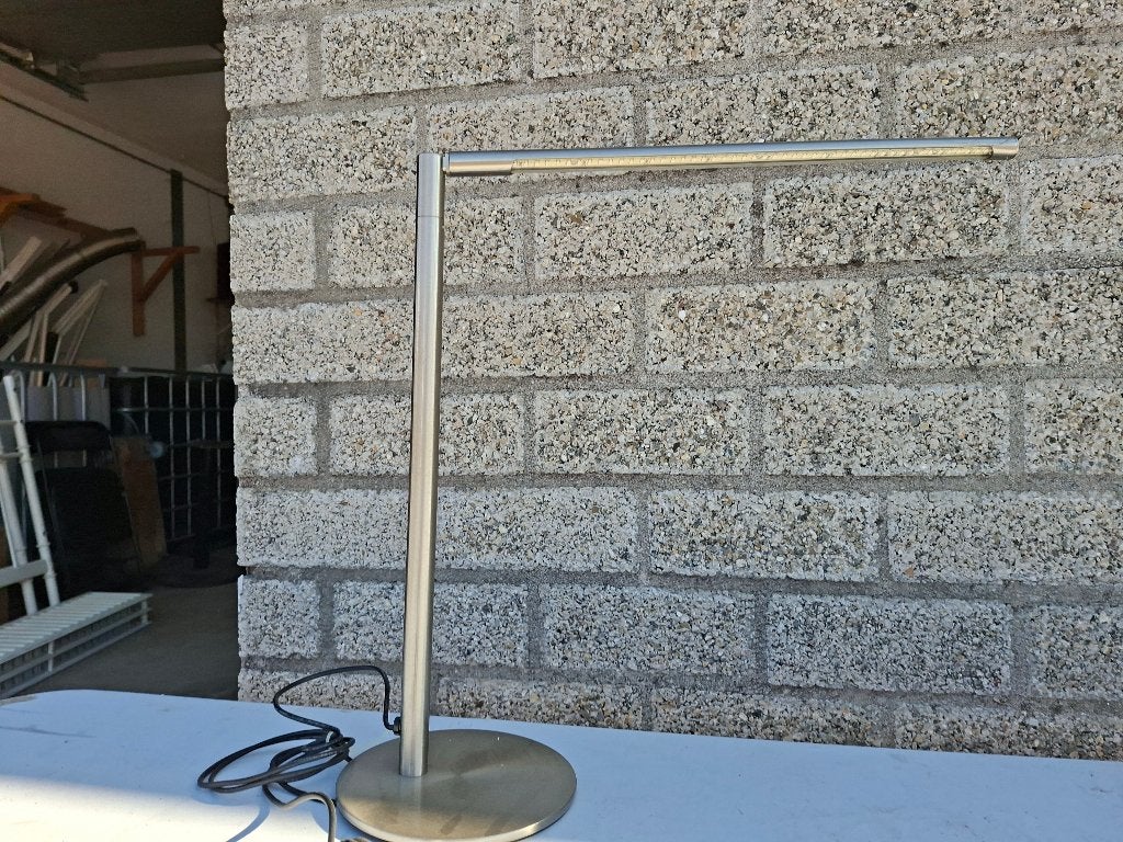 schitterende nieuwstaat rvs design led bureau tafellamp, Ophalen of Verzenden, Zo goed als nieuw