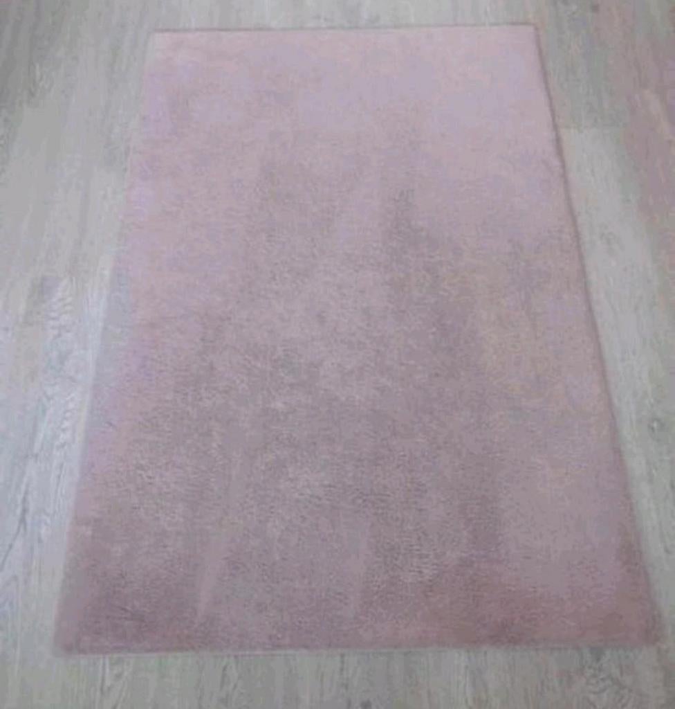 Oudroze fluffy vloerkleed IZGS, Huis en Inrichting, Stoffering | Tapijten en Kleden, 100 tot 150 cm, Ophalen of Verzenden, Zo goed als nieuw