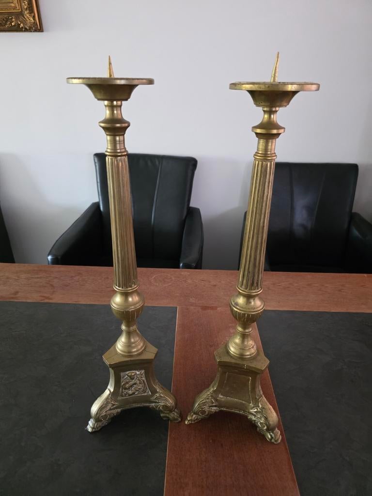 Twee koperen kandelaars, samen 6,3 kg, Antiek en Kunst, Antiek | Kandelaars, Ophalen