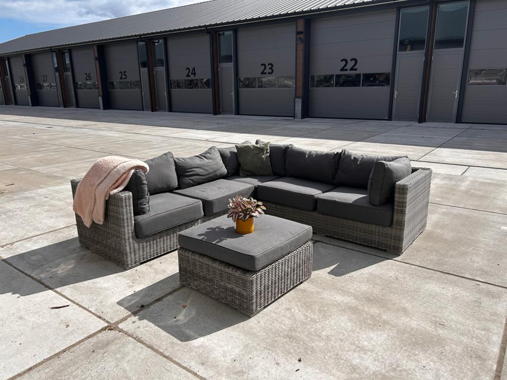 Mooie hoekloungeset in goede staat - stevig en comfortabel