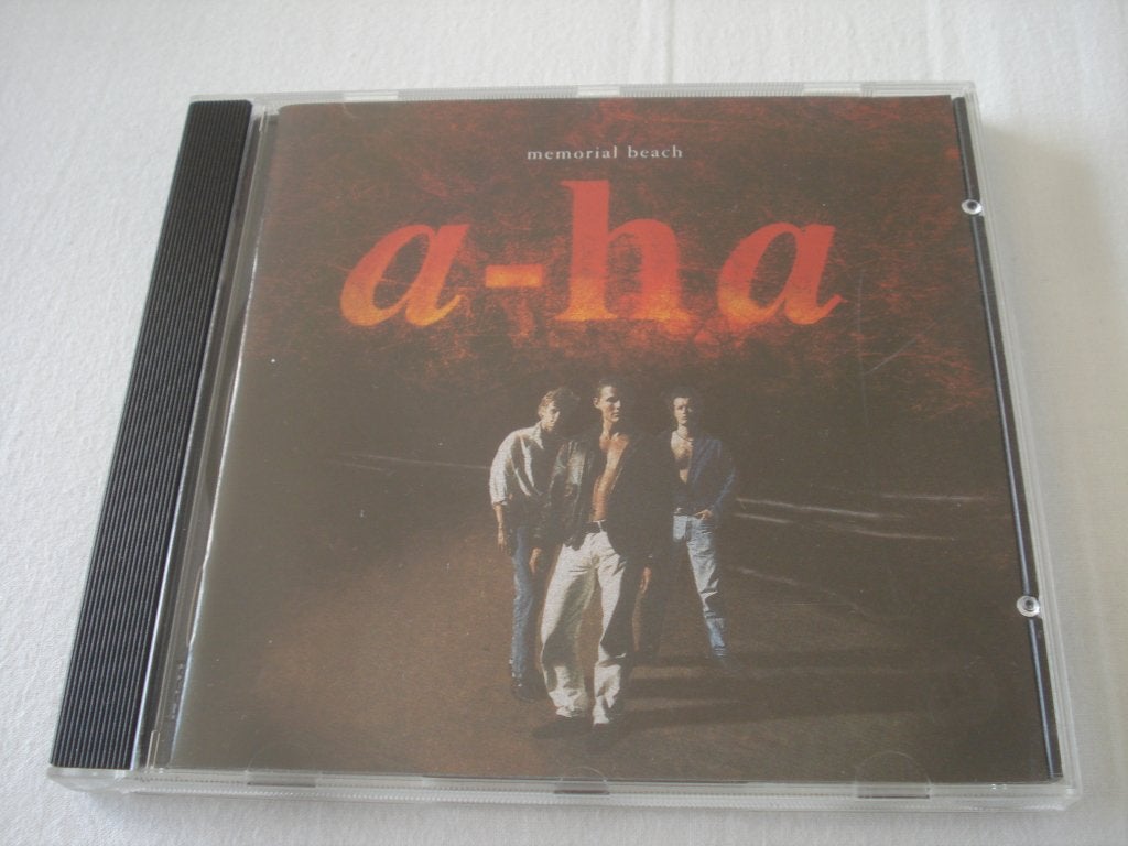 A-HA - MEMORIAL BEACH, Pop, Ophalen of Verzenden, Zo goed als nieuw, Inclusief boekje