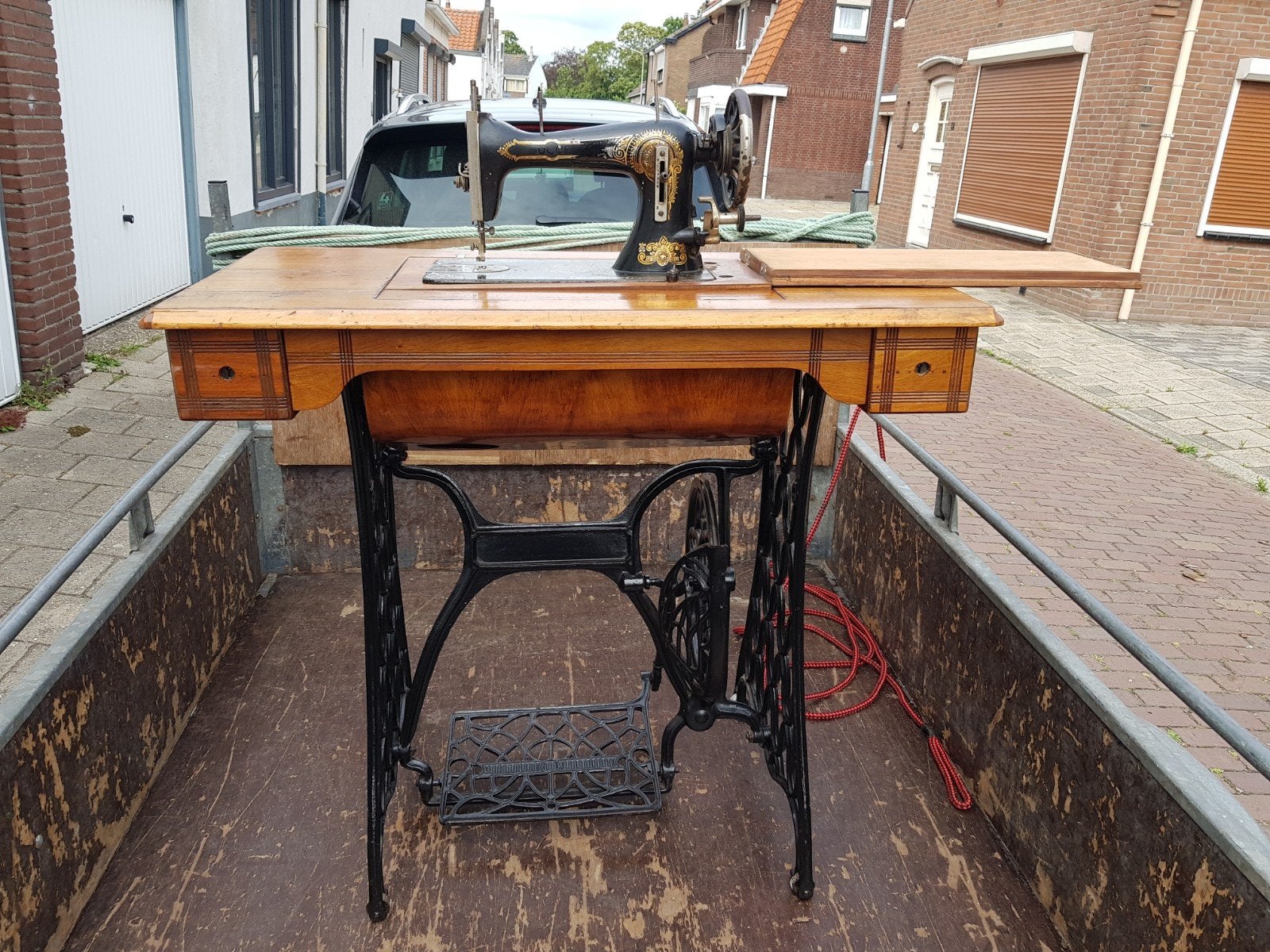 Oud trapnaaimachine., Antiek en Kunst, Ophalen