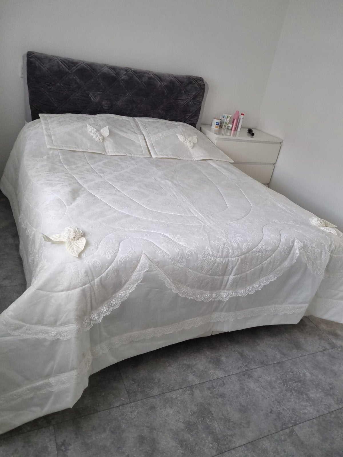 Prachtige witte sprei met kussenslopen - Zo goed als nieuw, Huis en Inrichting, Wit, Tweepersoons, Ophalen of Verzenden, Zo goed als nieuw