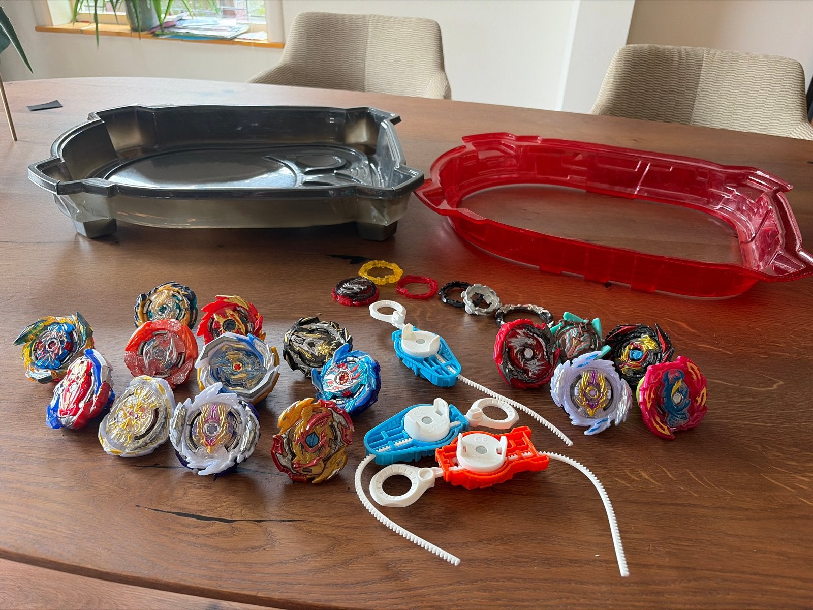 Grote set Beyblades met arena en launchers, Ophalen, Gebruikt, Jongen of Meisje
