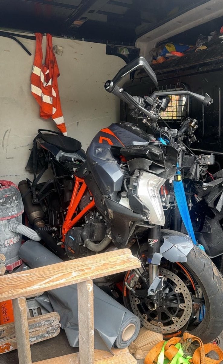 Ktm 1290 superduke gt 2022 schade motor duitse papieren, Ophalen