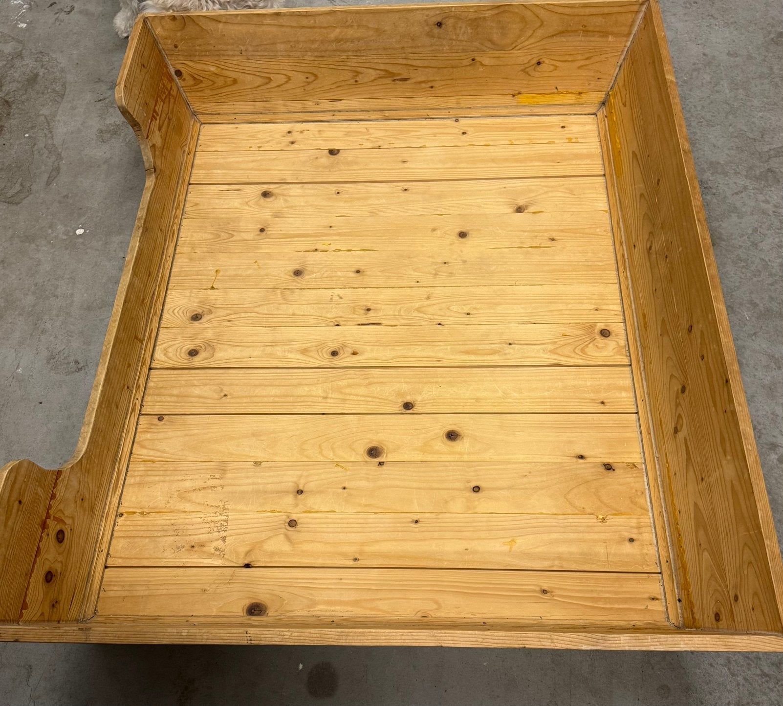 Grote handgemaakte houten hondenmand 119  97 cm, Ophalen, Zo goed als nieuw, Overige