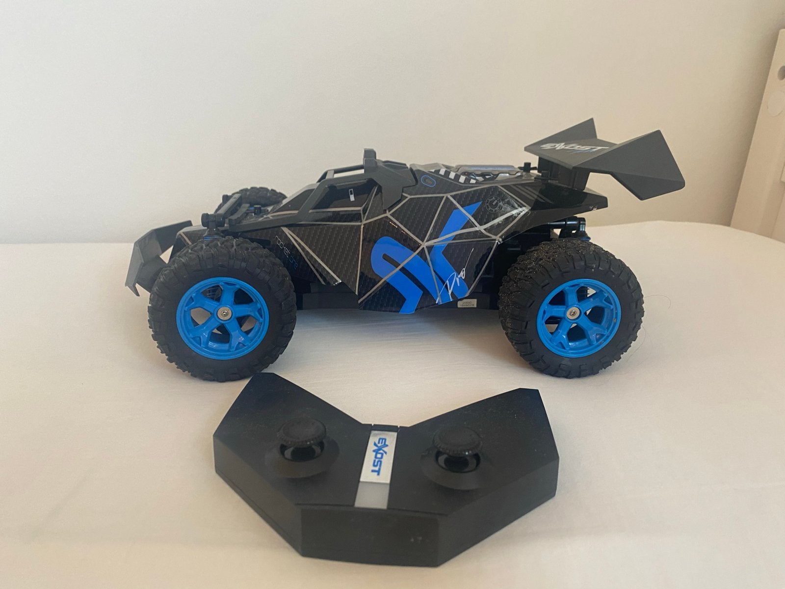 Exost RC auto met afstandsbediening, zo goed als nieuw, Hobby en Vrije tijd, Modelbouw | Radiografisch | Auto's, Elektro, Auto offroad