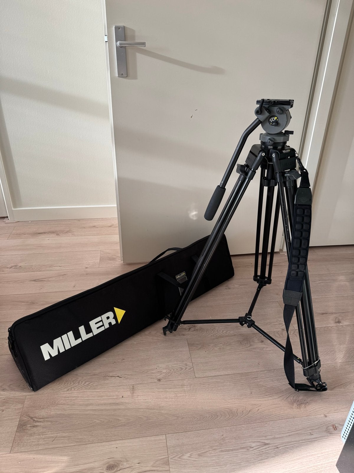 Professioneel Miller DS10 videostatief + originele draagtas, Ophalen, Driepoot, 150 tot 175 cm, Inclusief draagtas