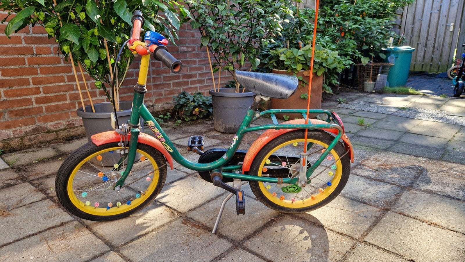 kinderfiets groen rood, Ophalen, Gebruikt