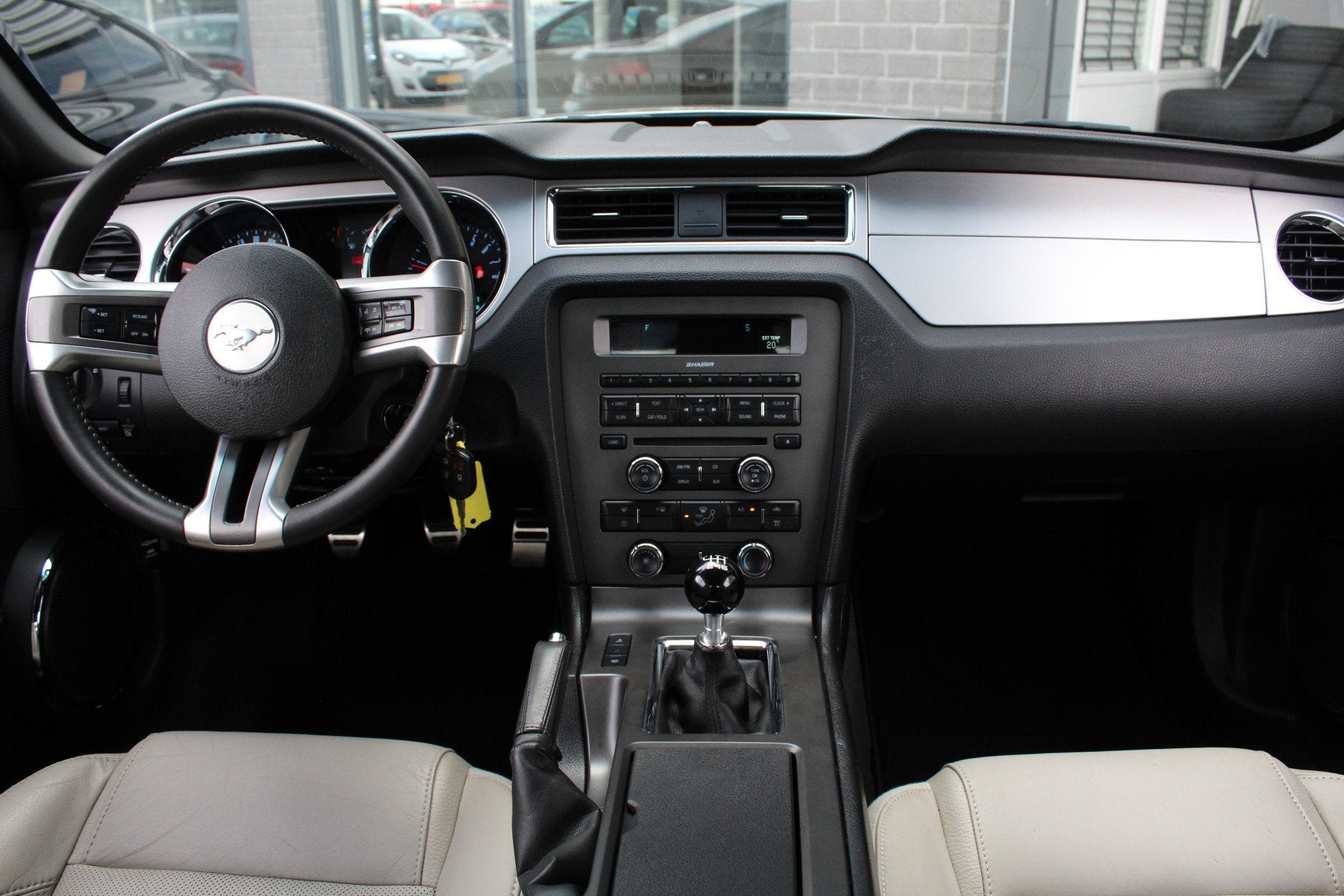 Ford USA Mustang 5.0 V8 / Handgeschakeld / Leer / Clima, Auto's, Euro 5, Met garantie (alle), 4 stoelen, 426 pk