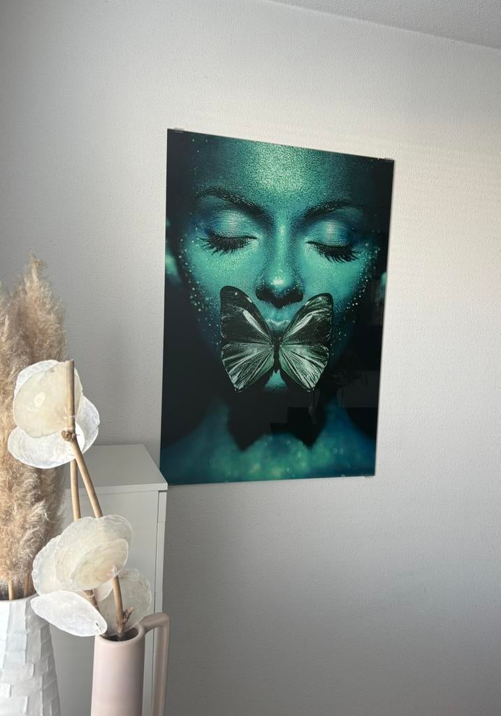 Plexiglas schilderij: Vrouw met vlinder, 70x100 cm, Ophalen