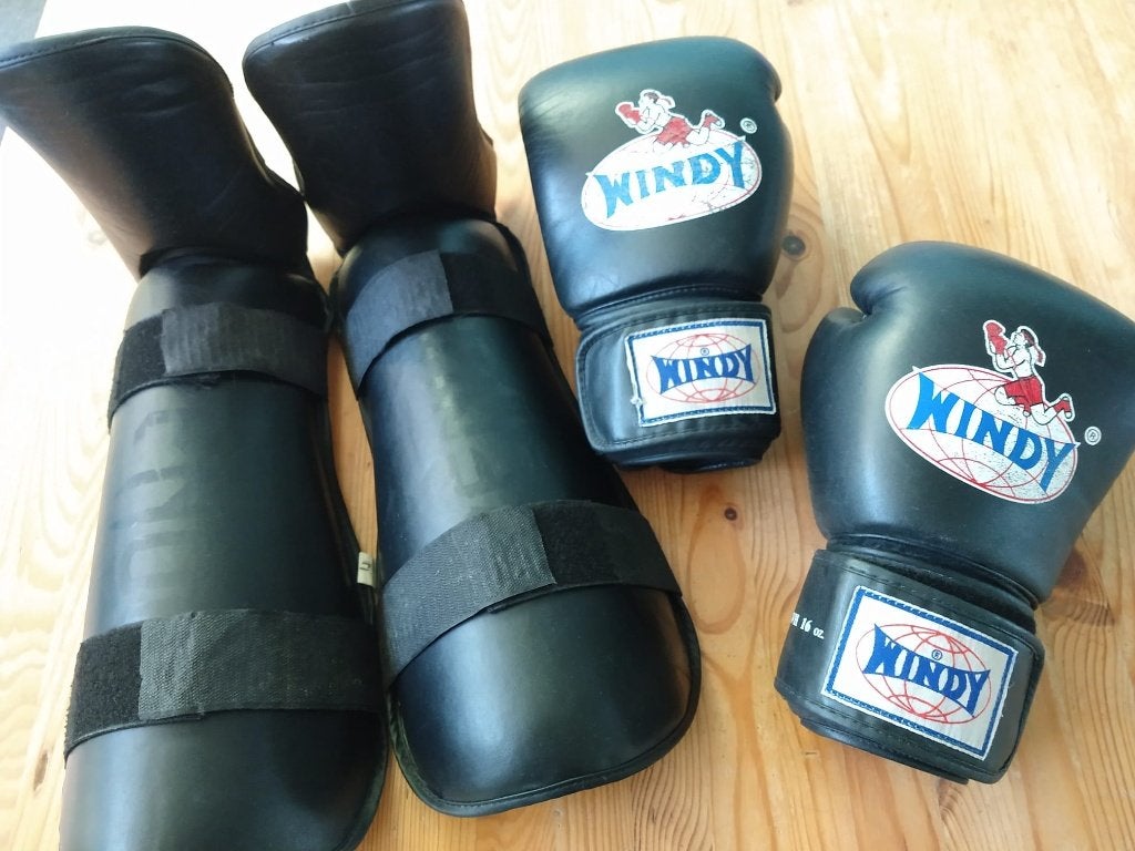 Boksspullen: handschoenen, scheenbeschermers, shorts, Sport en Fitness, Ophalen of Verzenden, Gebruikt, Overige