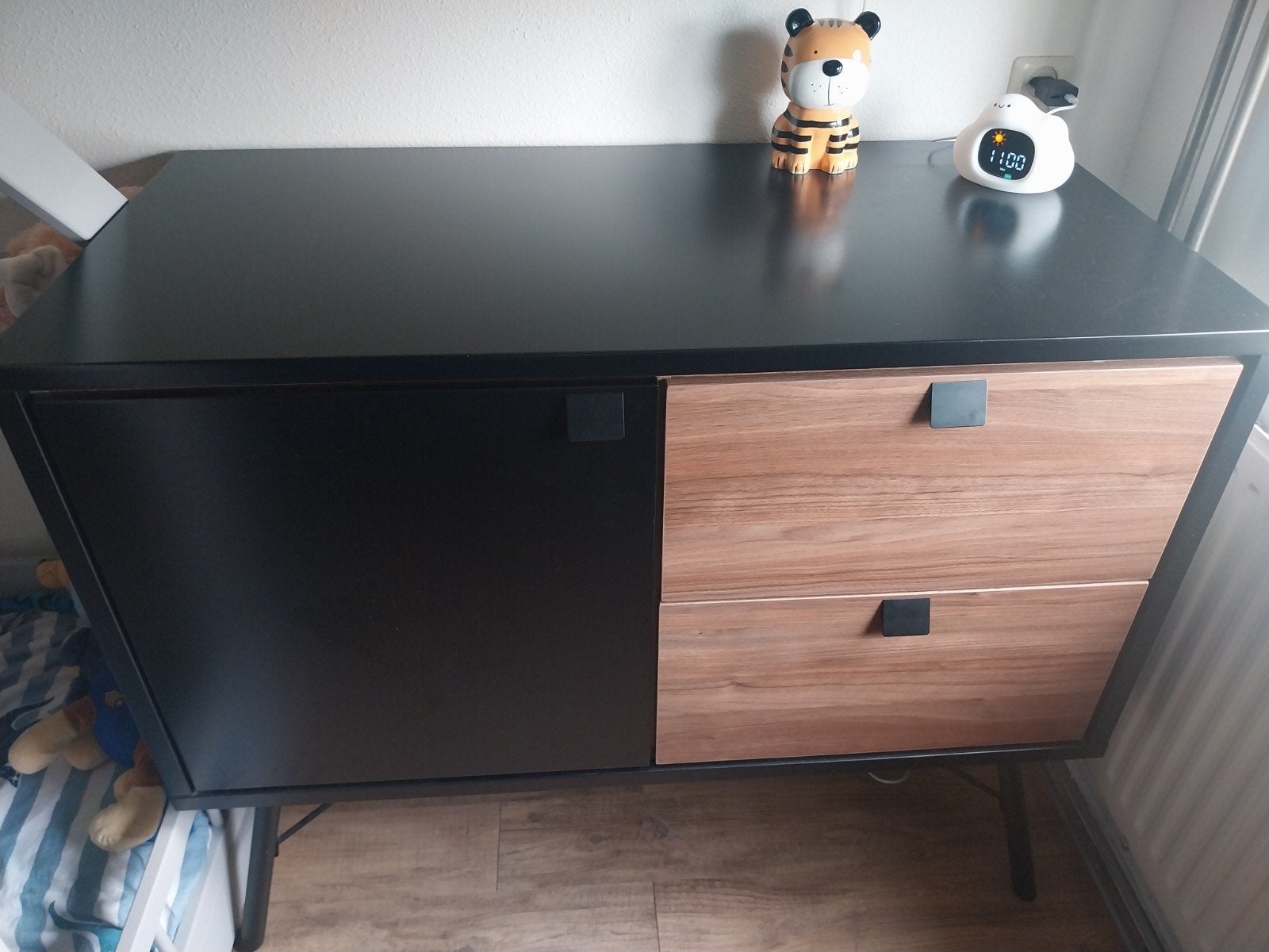 Dressoir / commode met lades en deuren, zwart/houtkleur, Huis en Inrichting, Modern, industrieel, Zo goed als nieuw, 50 tot 75 cm