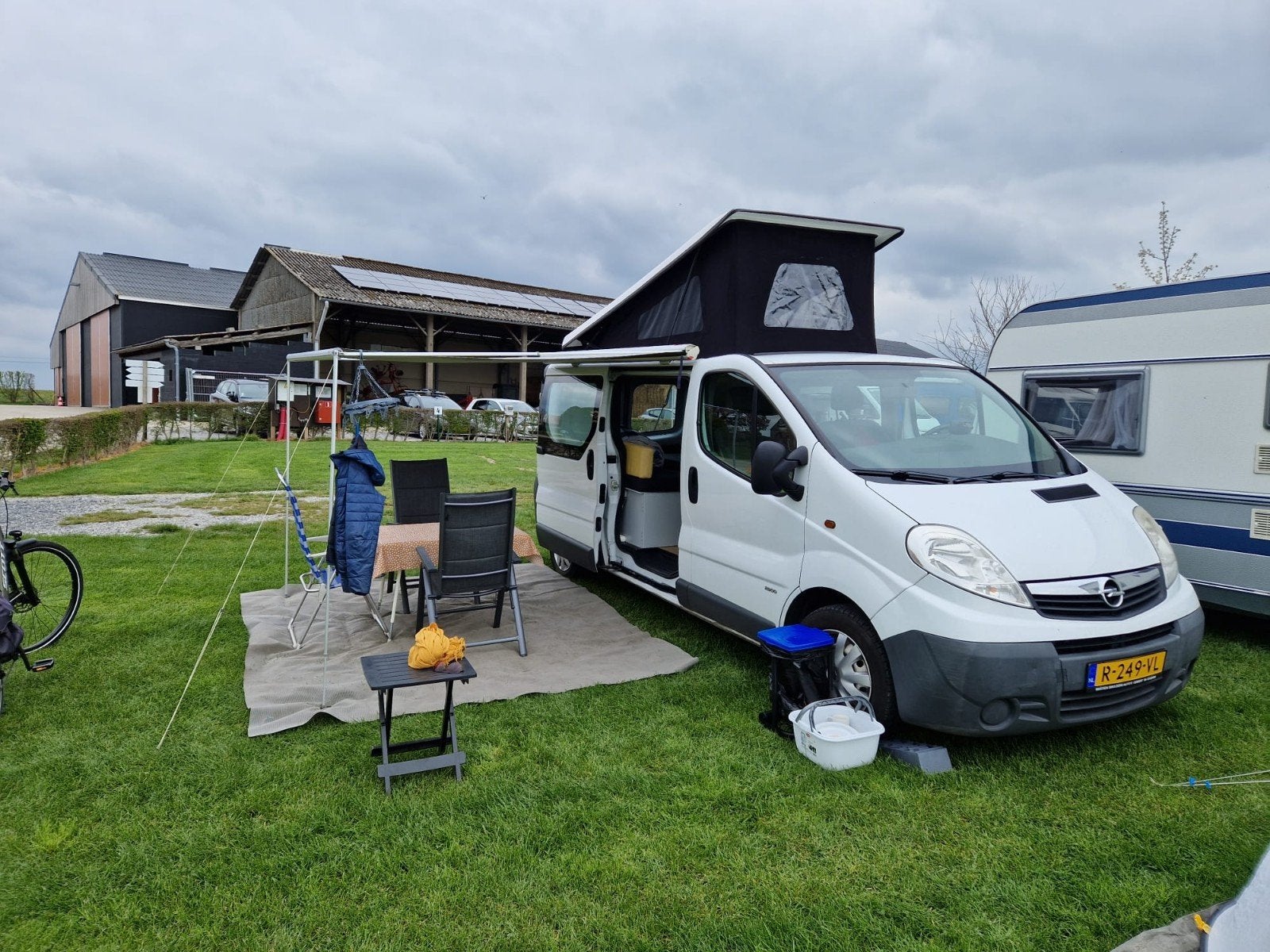 Opel Vivaro 2.0 CDTI uit 2008 - Compacte Buscamper, Overige merken, Chemisch toilet, Treinzit, Particulier