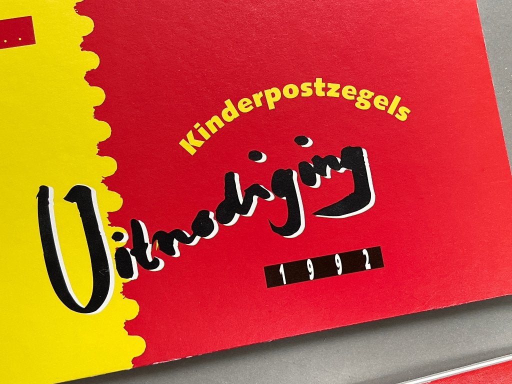 4 luxe Kinderpostzegelboekjes 1992 + uitnodiging (genummerd), Ophalen of Verzenden, Na 1940