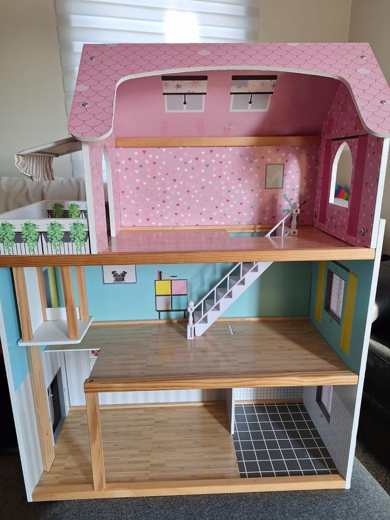 Compleet poppenhuis., Ophalen, Zo goed als nieuw, Poppenhuis