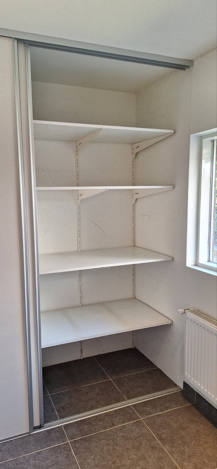 Inbouwkast met 4 schuifdeuren, planken en dragers, Ophalen, 200 cm of meer, 200 cm of meer, 50 tot 75 cm