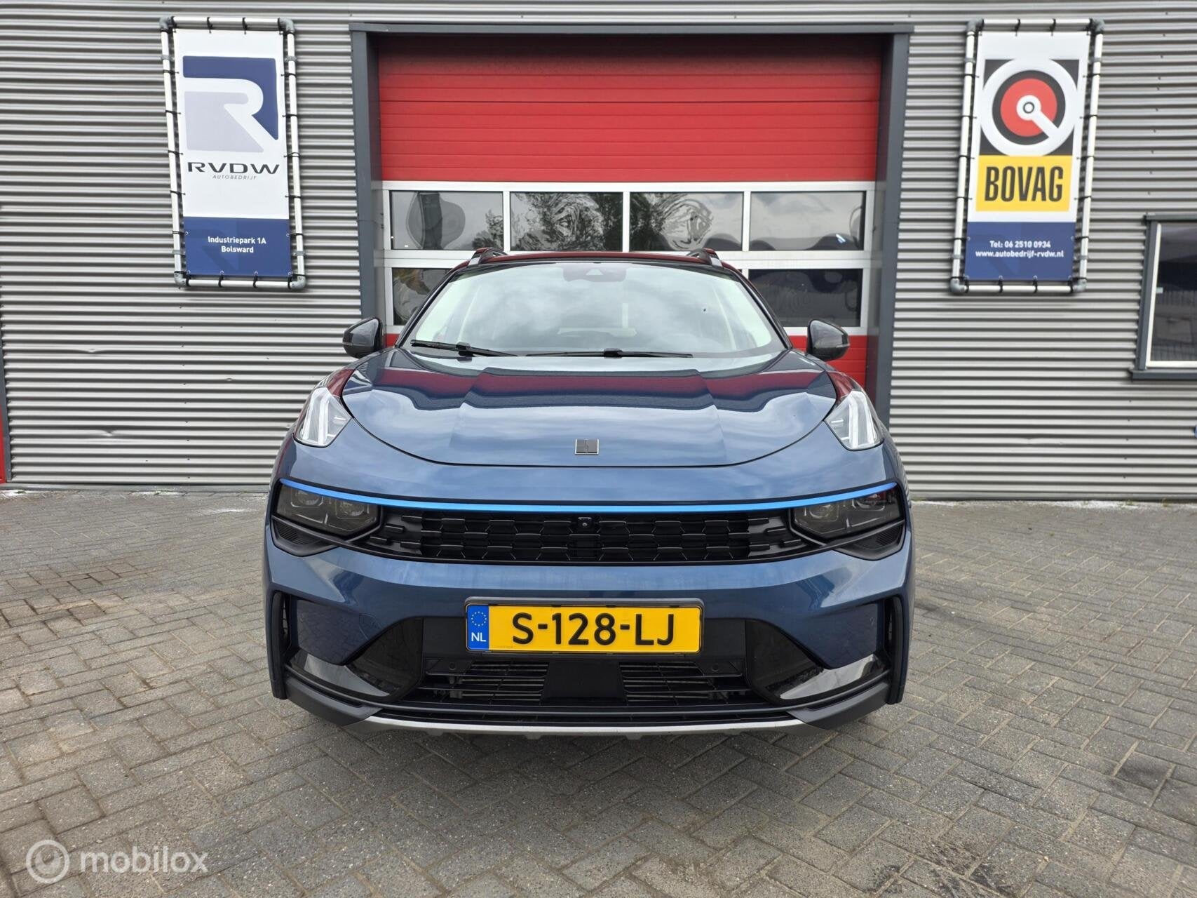 Lynk & Co 01 - 1.5 261pk PHEV 7DCTH | 2023| PanoramaDak | 36, 1800 kg, Euro 6, Blauw, 120 €/maand