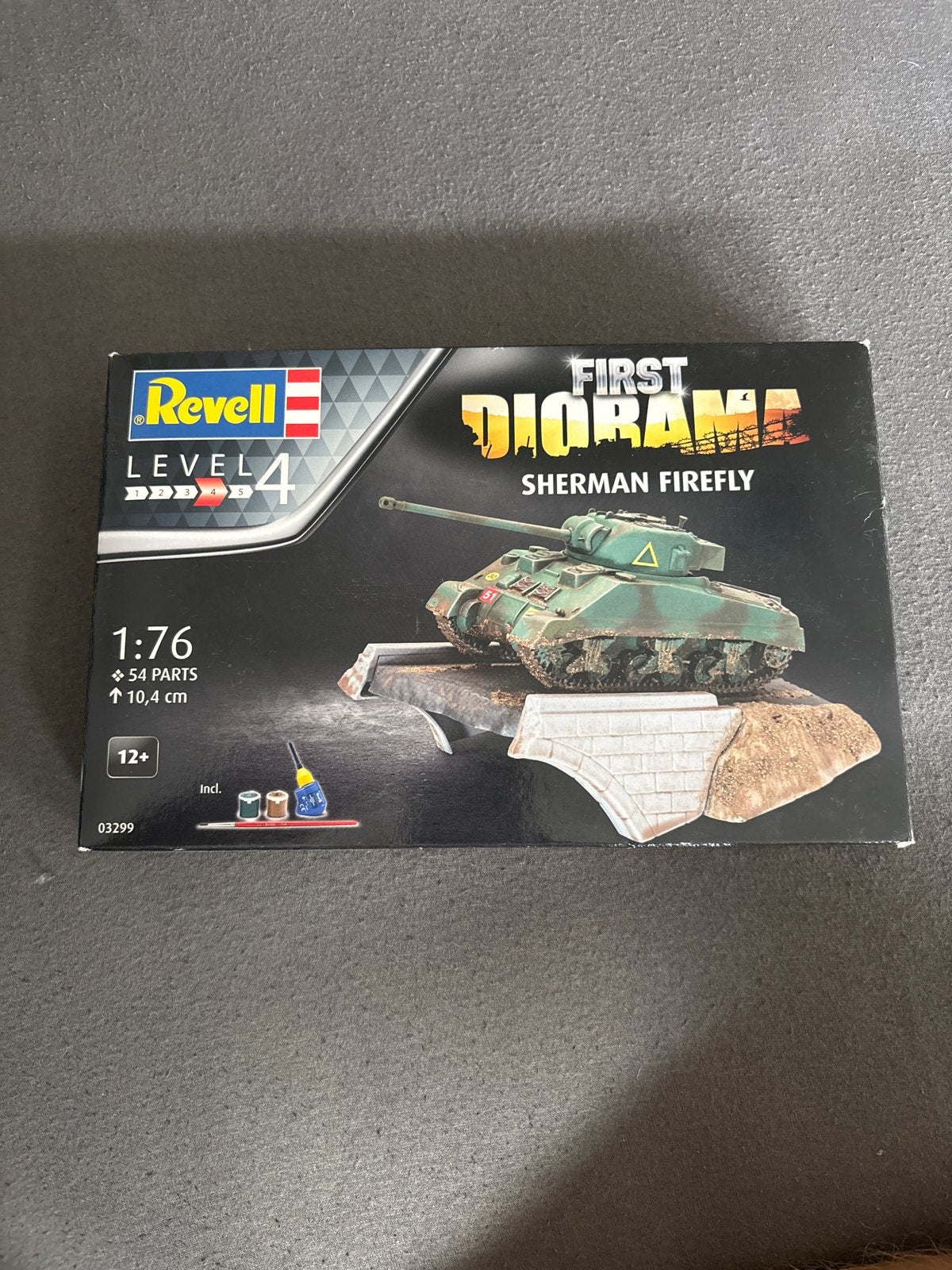 Revell First Diorama Sherman Firefly Tank Modelbouwset 1:76, Revell, Nieuw, Ophalen of Verzenden, Tank