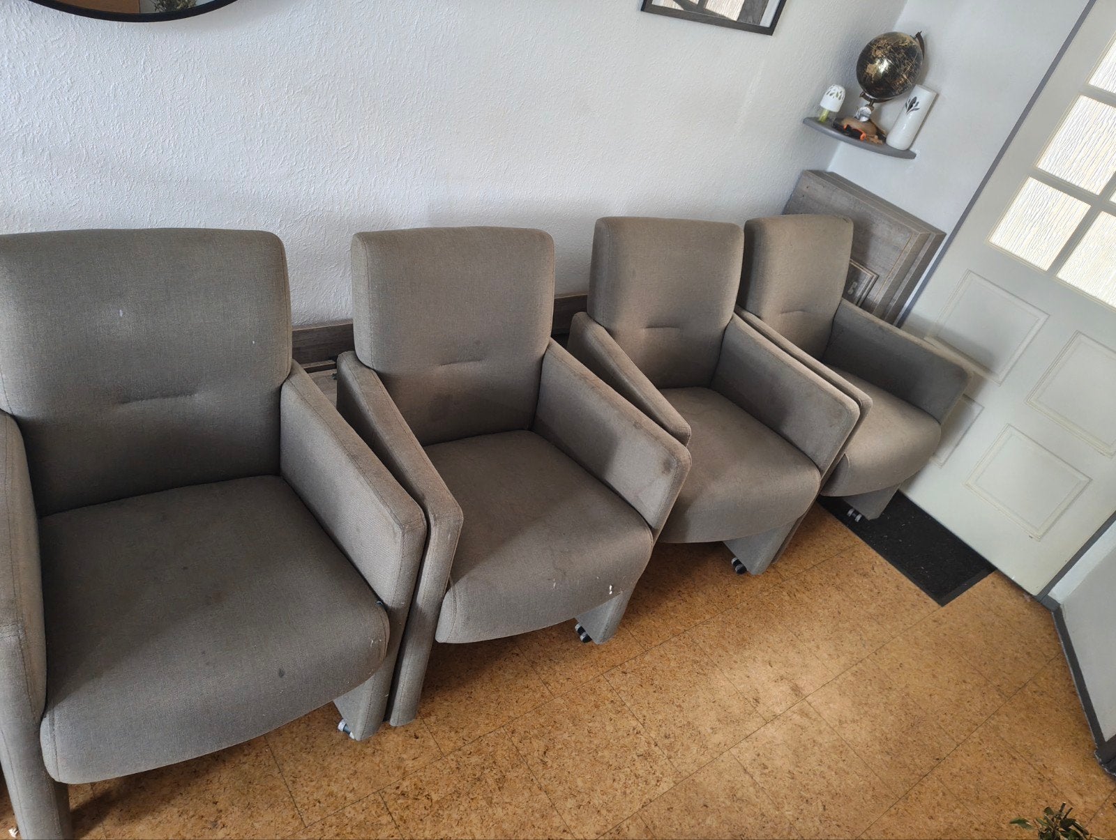 4 grijze eetkamerstoelen met wieltjes - opknapper, Ophalen, Gebruikt, Vier, Stof