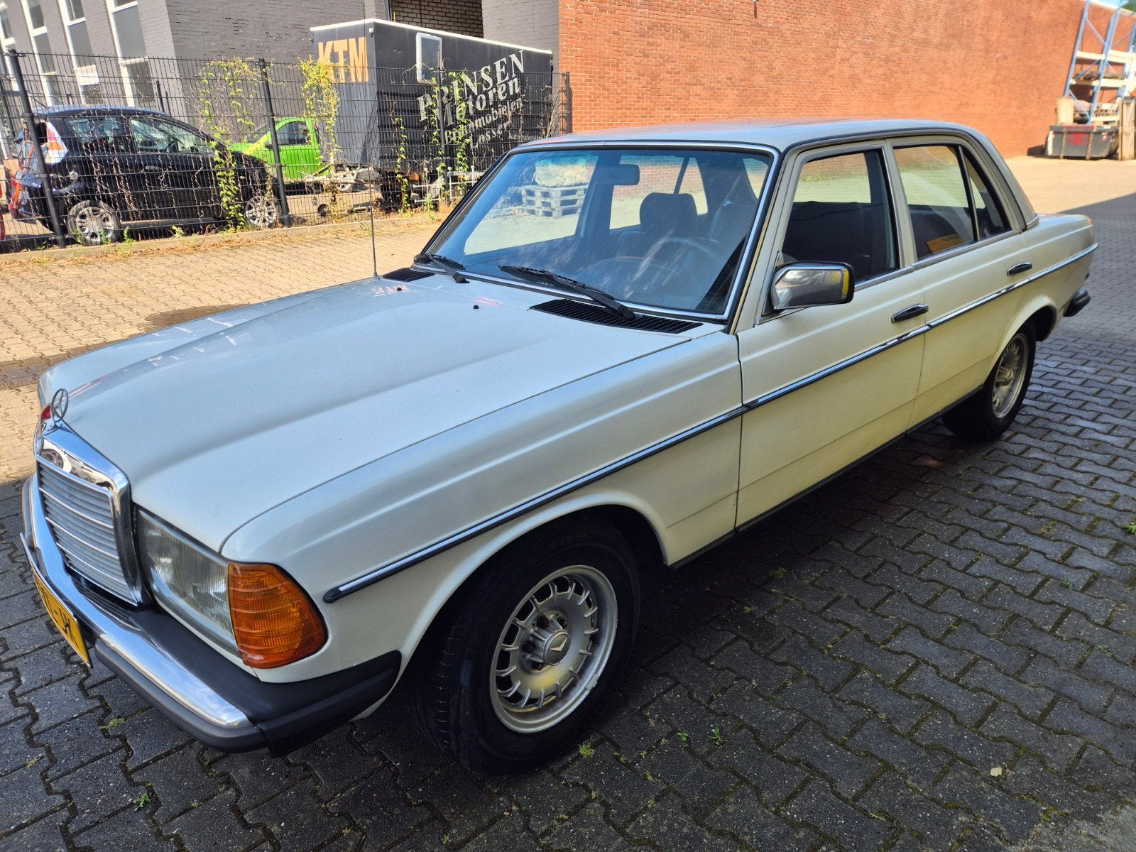Mercedes-Benz 300-Serie 1982 Wit, Automaat, 4 cilinders, Wit, 1409 kg