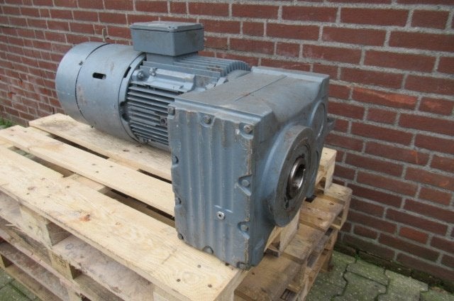 68 RPM 15 KW Asmaat 60 mm. Used, Ophalen, Gebruikt, Elektromotor