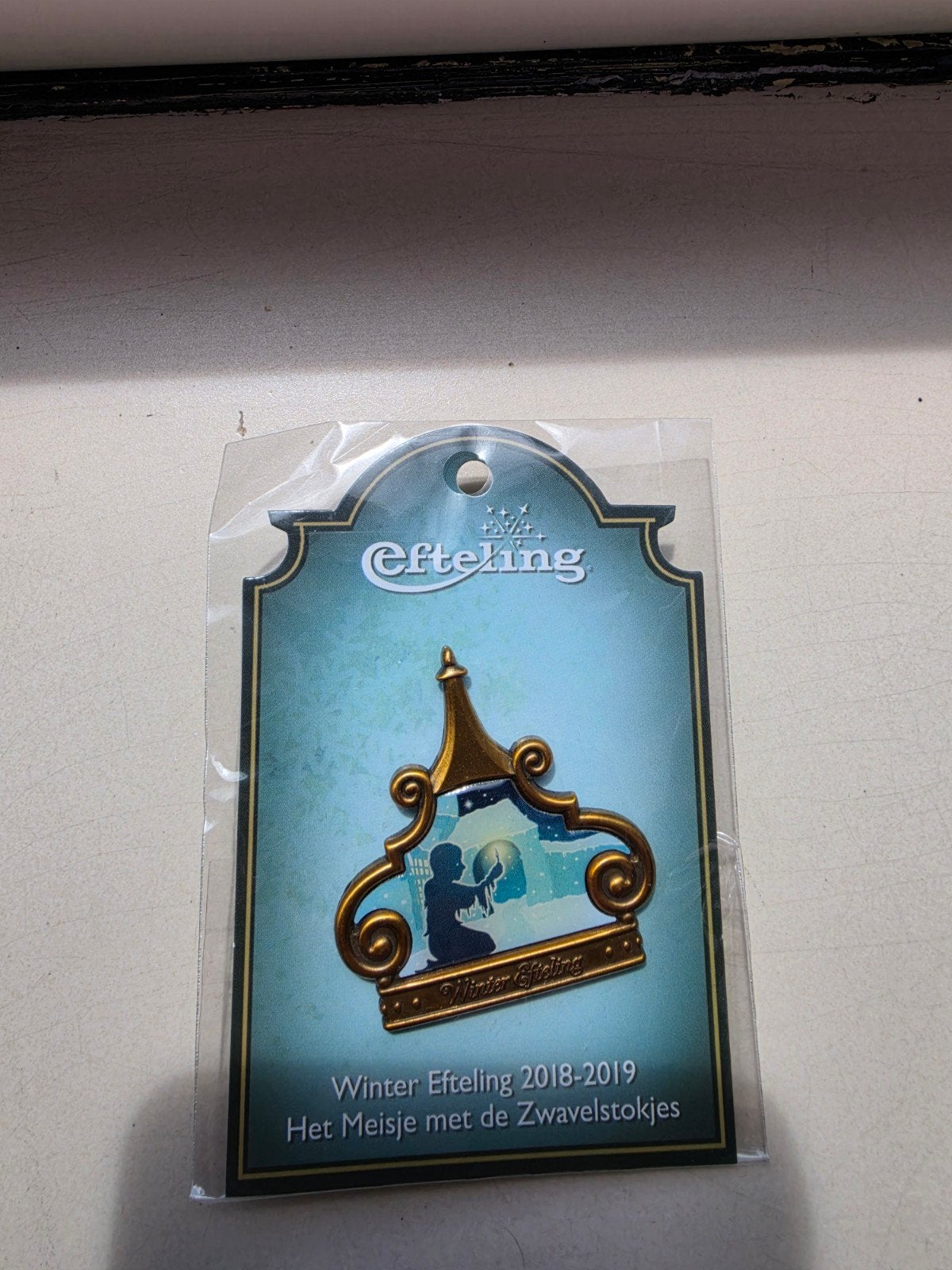 Efteling Winter pin 2018-2019 meisje met de zwavelstokjes, Verzenden