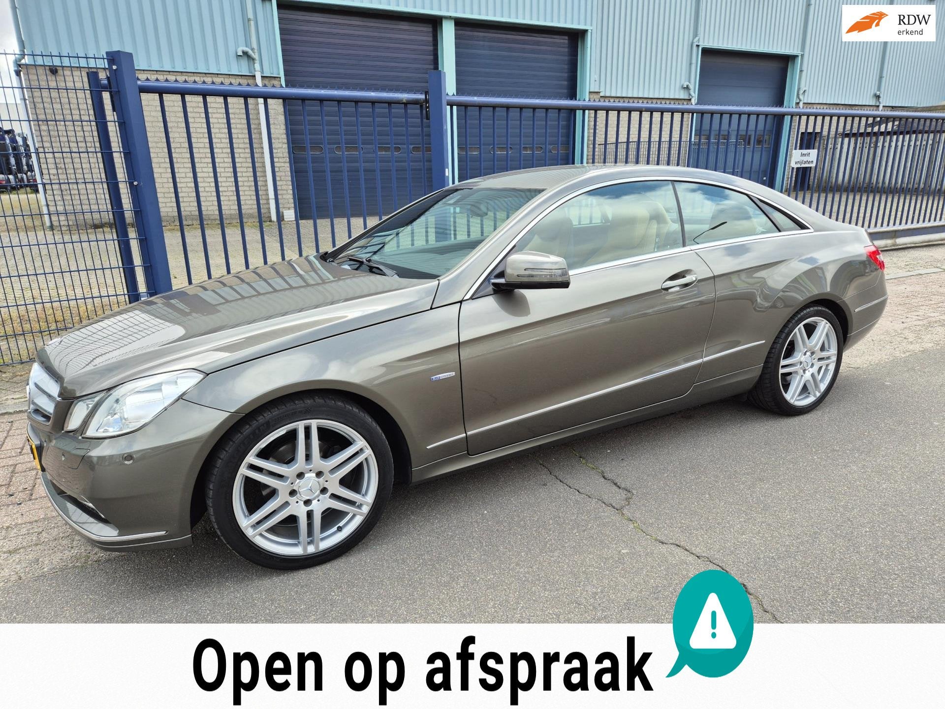Mercedes-Benz E-klasse Coupé 200 CGI Avantgarde *NIEUWSTAAT, Auto's, Euro 5, Achterwielaandrijving, 4 cilinders, 4 stoelen